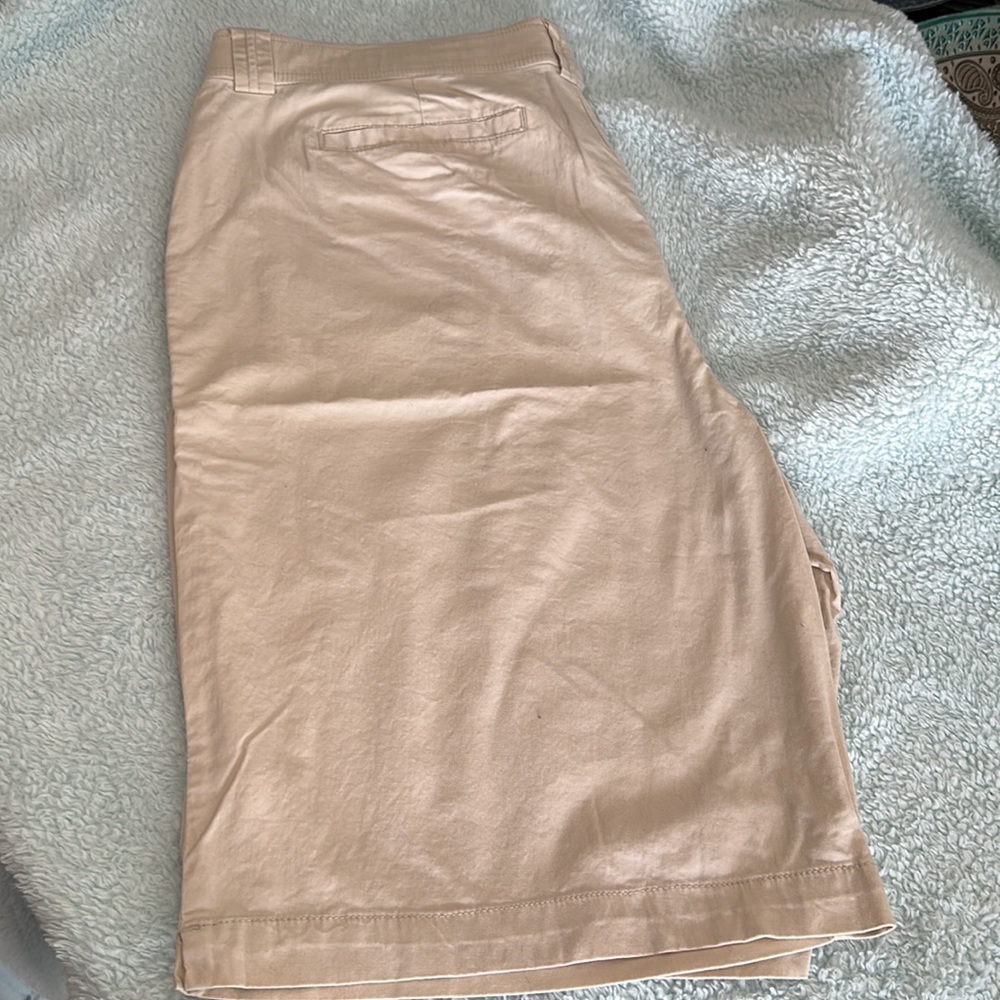 KAKI SHORTS - Picture 2 of 2